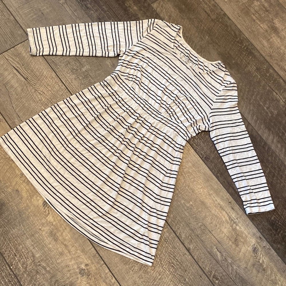 Striped Long-Sleeve Women's Top/Dress - White & Black